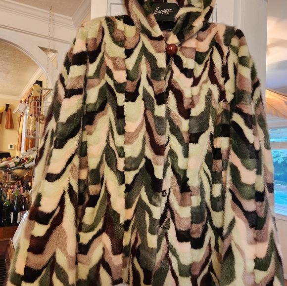 Mink jacket with hood - Picture 5 of 9